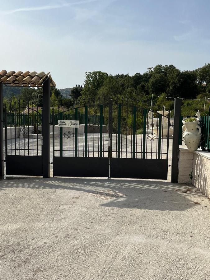 Villa Fiore - Piscina E Idromassaggio Itri Bagian luar foto